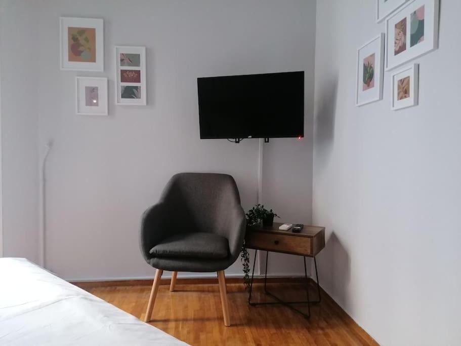 Apartment Minimal Varnava Square - Kallimarmaro Area *