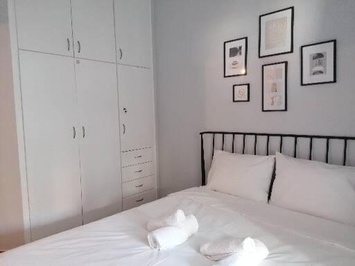 Minimal Varnava Square - Kallimarmaro Area Apartment *
